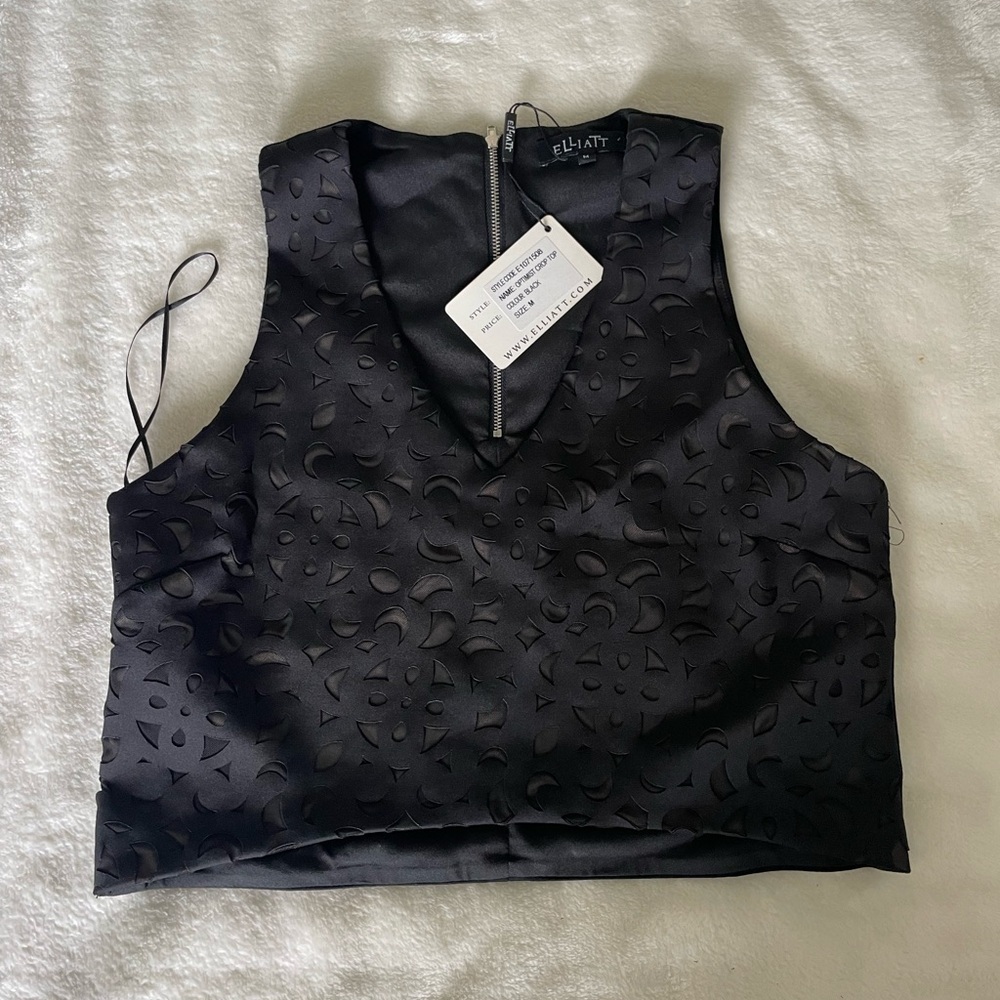 Elliatt Women's Black Textured Crop Tank Top